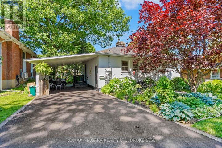 Property Photo:  48 Oakridge Crescent  ON L3K 2T4 