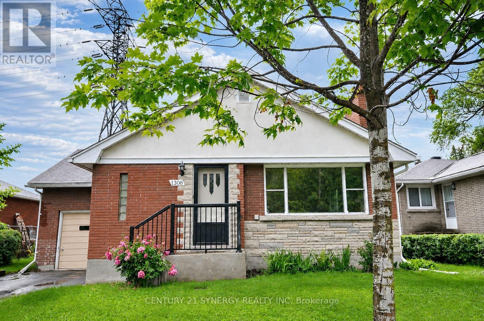 Property Photo: 1308 Erindale Drive ON K2C 2G4