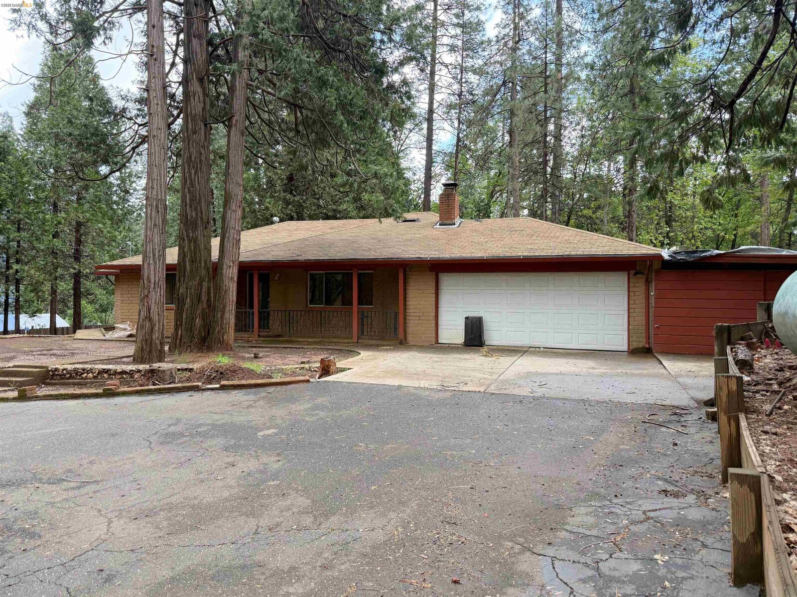 Property Photo: 16619 Estralita Dr CA 95370
