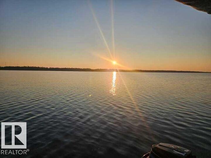 Property Photo:  981 Fox Drive  AB T0G 2K0 