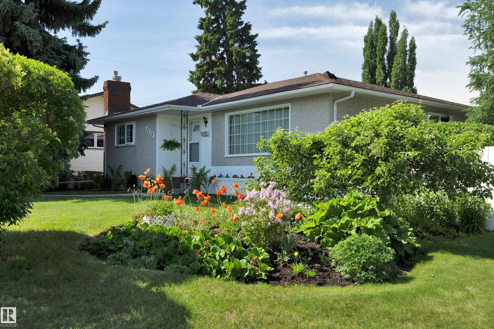 Property Photo:  9608 67A Street NW  AB T6B 1S1 
