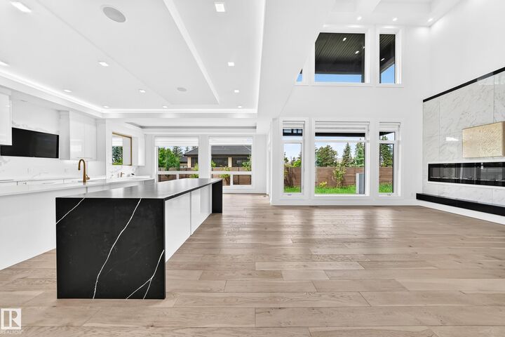 Property Photo:  2747 Wheaton Drive NW  AB T6W 2M5 