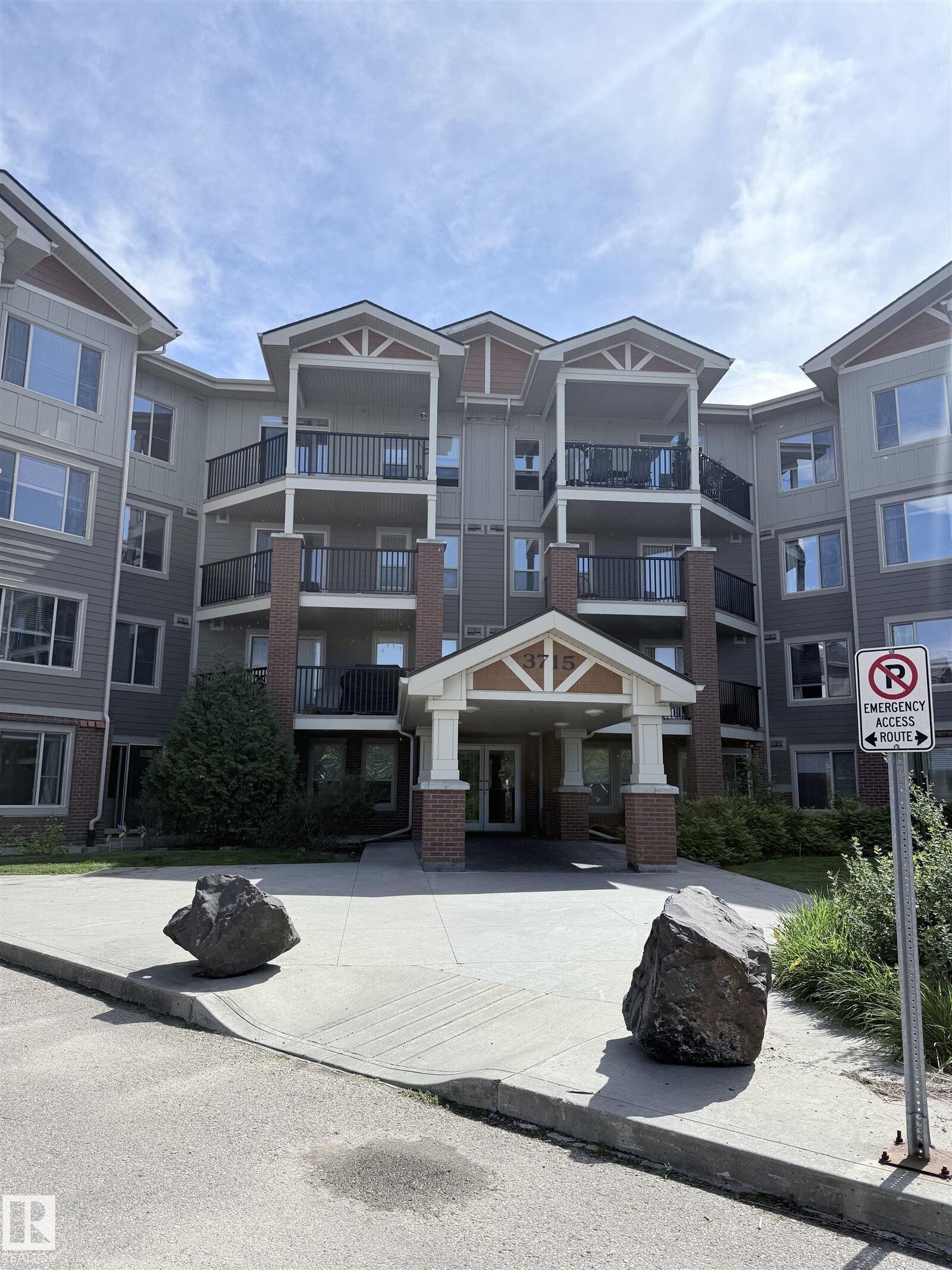 Property Photo: 3715 Whitelaw Lane NW 117 AB T6W 2C3