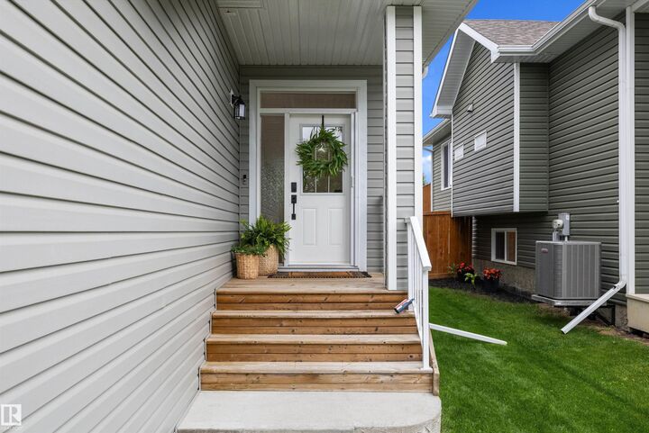 Property Photo:  8914 97A  AB T8R 2N6 