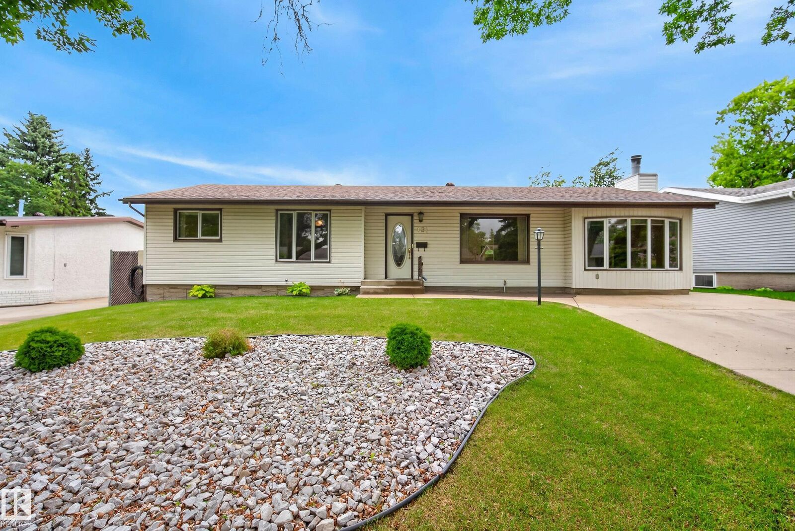 Property Photo:  121 Cedar Street  AB T8A 2E7 