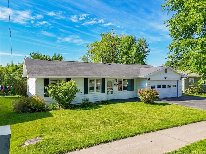 Photo de la propriété:  422 Sewell Street  NB E3A 5E2 