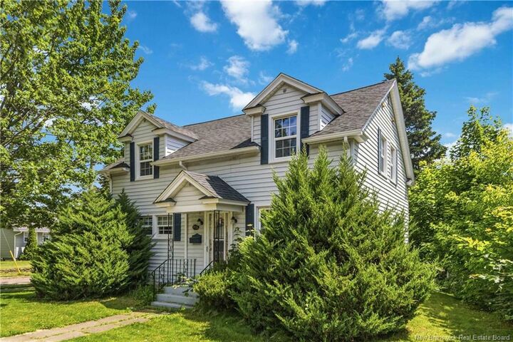 209 Broadway Street — photo 1