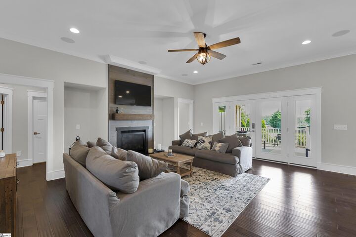 Property Photo: 523 Carolee Way SC 29651
