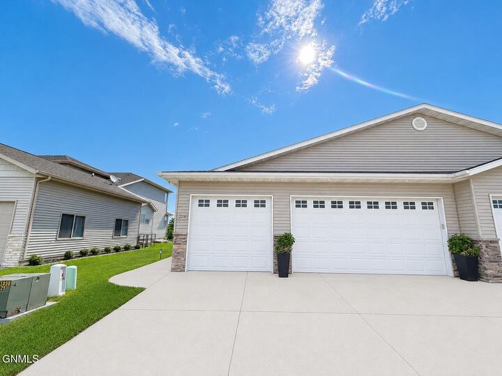 Property Photo:  2208 Marina Road SE  ND 58554 