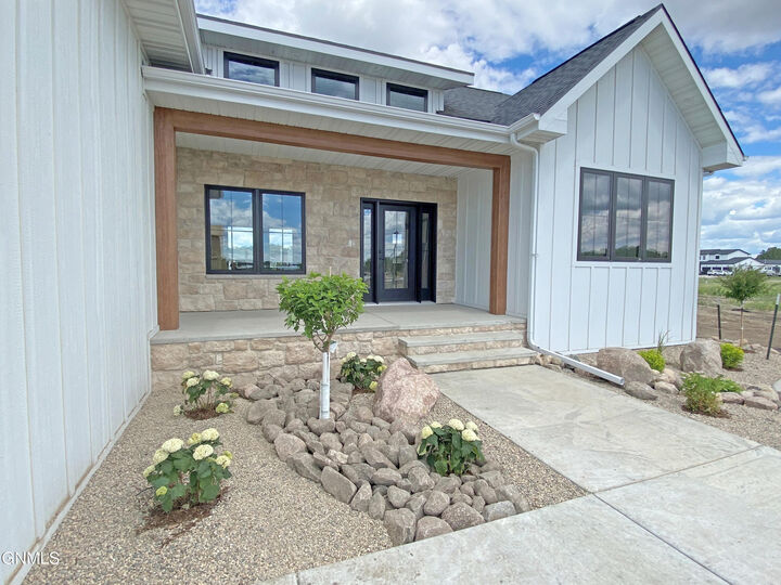 Property Photo: 416 Kamrose Drive ND 58504