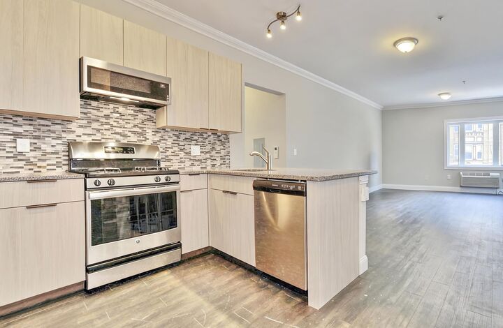Property Photo:  3611 Park Ave 303  NJ 07087 