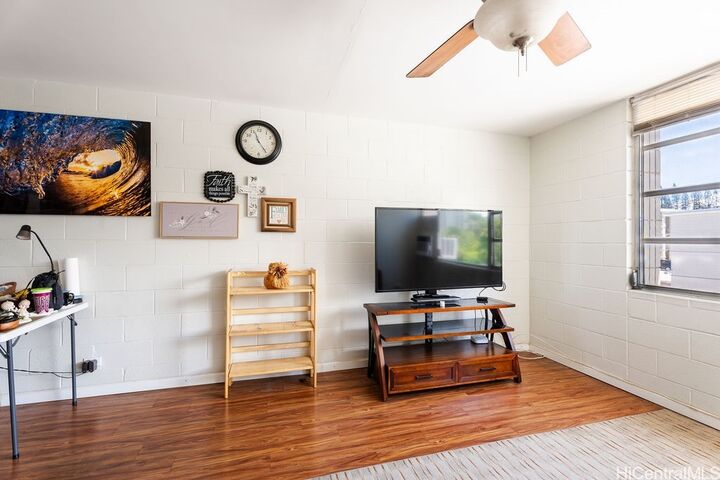 Property Photo:  98-1040 Moanalua Road 1-302  HI 96701 