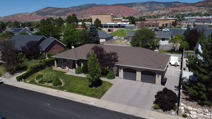 Property Photo: 723 S Saint James Place UT 84720