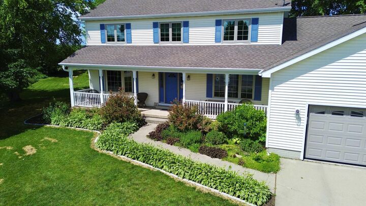 Property Photo:  104 Maple Circle  IA 50677 