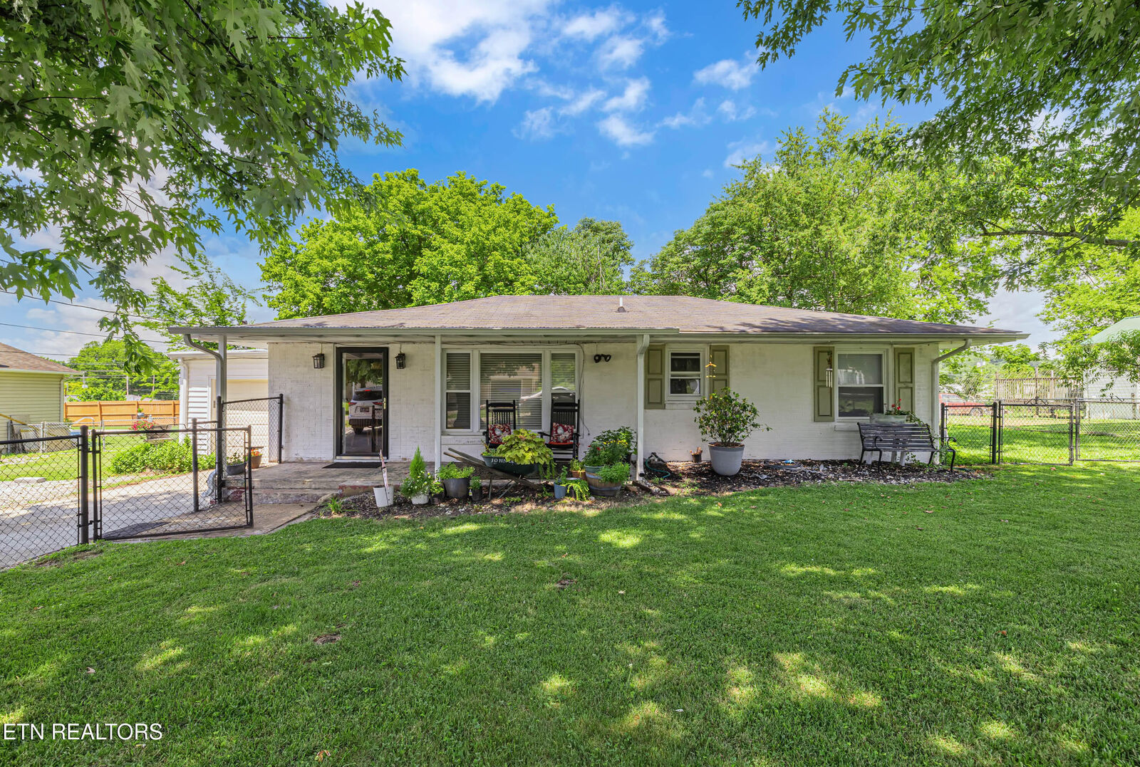 Property Photo: 222 S Oakwood Ave TN 37716