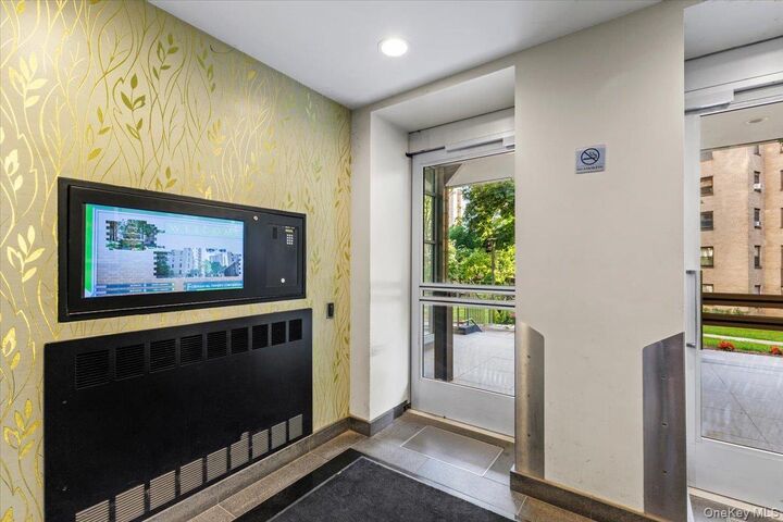 Property Photo: 6 Fordham Hill Oval 12H NY 10468