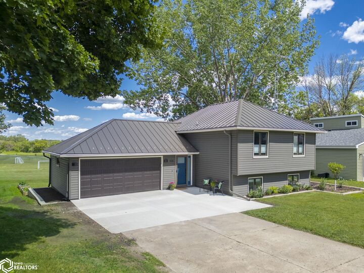 Property Photo:  908 S 15th Street  IA 50428 