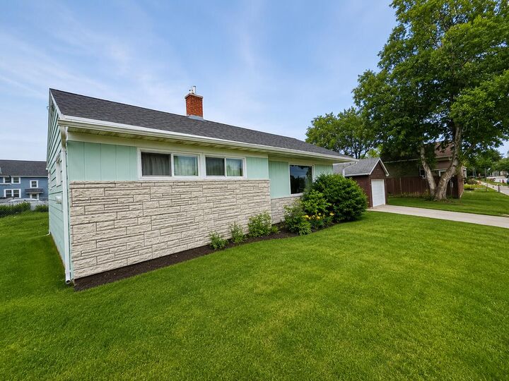 Property Photo: 2310 Hamilton St WI 54220