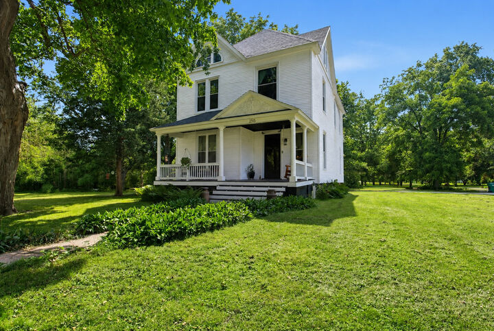 Property Photo:  295 N Pritchett Street  IL 62551 
