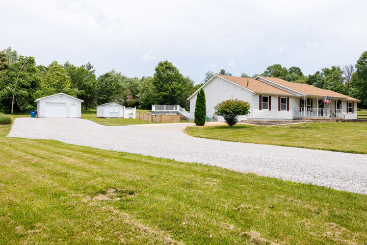 Property Photo: 12084 E Hutchison Road IL 62864