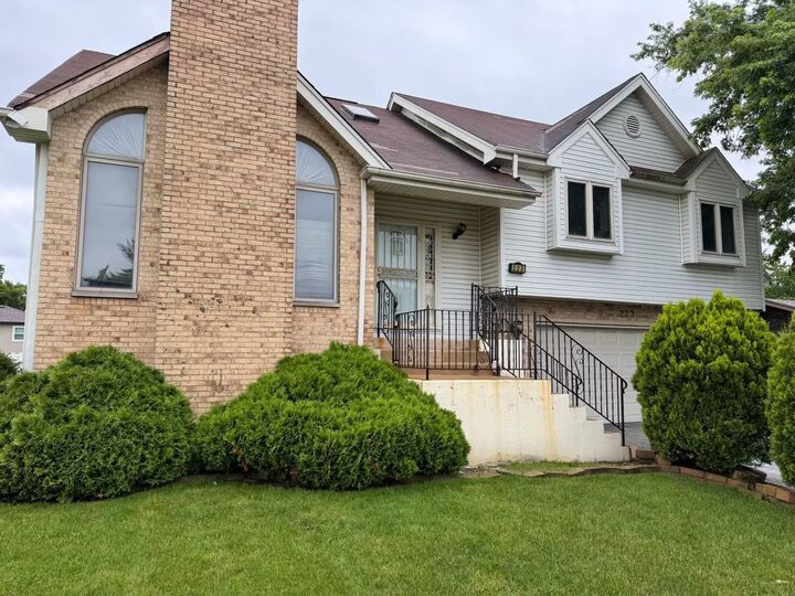 Property Photo:  223 S Dante Avenue  IL 60425 