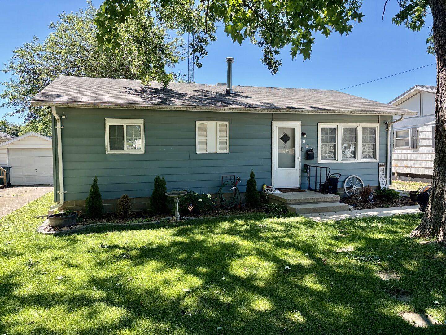 Property Photo:  105 S Miller Street  IL 61727 