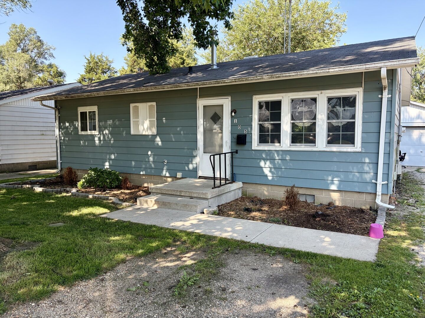Property Photo: 105 S Miller Street IL 61727