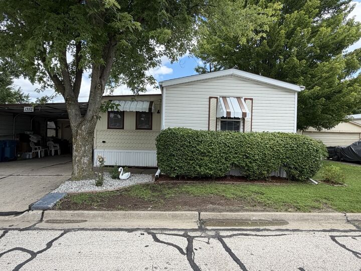 Property Photo:  1352 13th Street 1352  IL 61704 