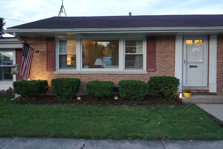 Property Photo: 556 Crestwood Drive IL 60016