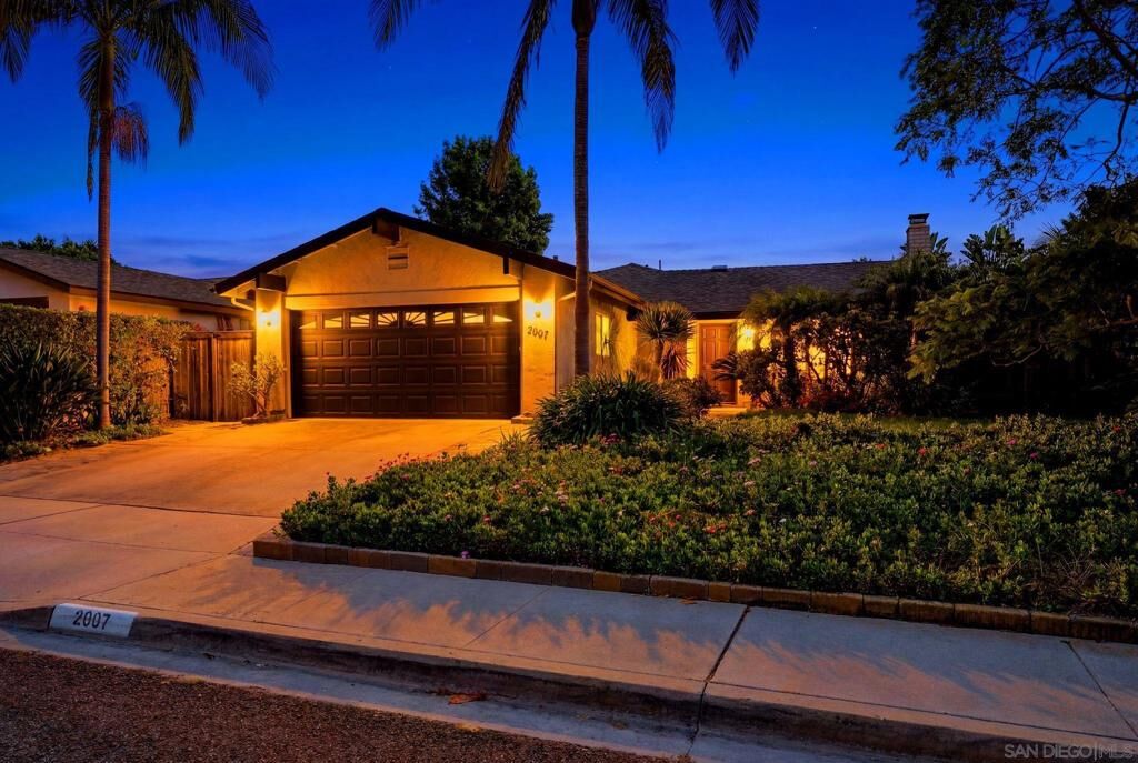 Property Photo: 2007 Park Dale CA 92024
