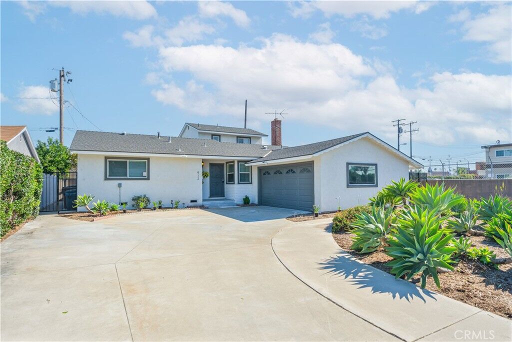 Property Photo: 912 Hill Ave CA 92832