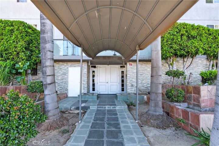 Property Photo: 4441 Woodman Avenue 205 CA 91423