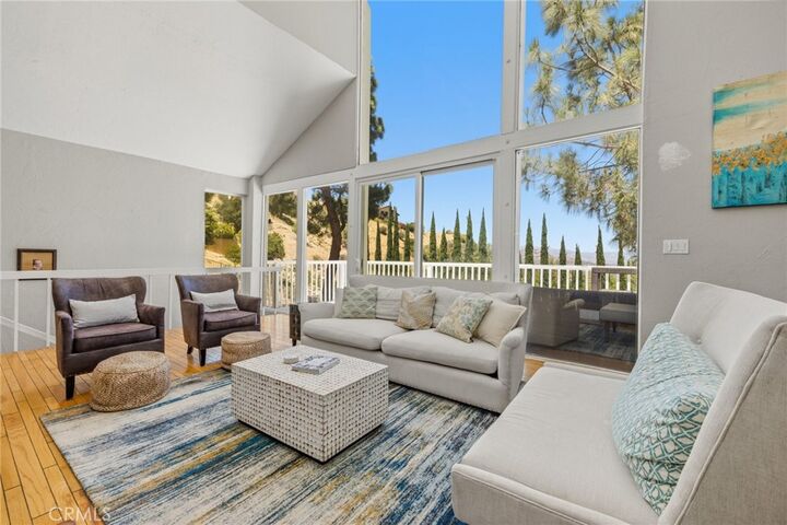 Property Photo: 2 Wrangler CA 91307
