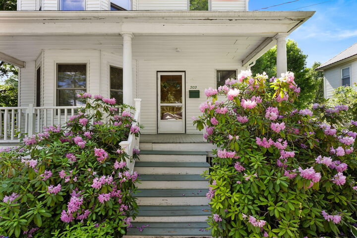 Property Photo:  202 Norfolk Street  ME 04401 