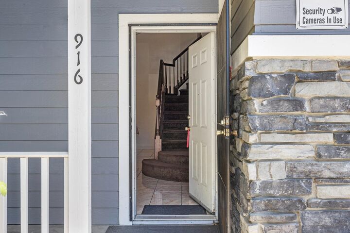 Property Photo: 916 Fall River Drive CA 95351