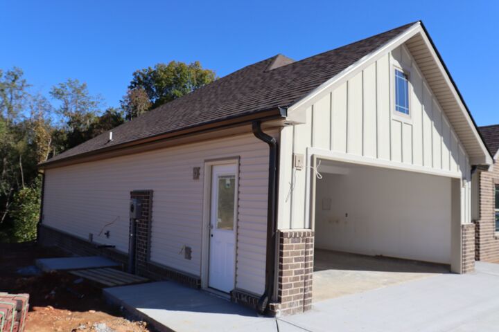 Property Photo: 597 Willow Park Dr TN 37043