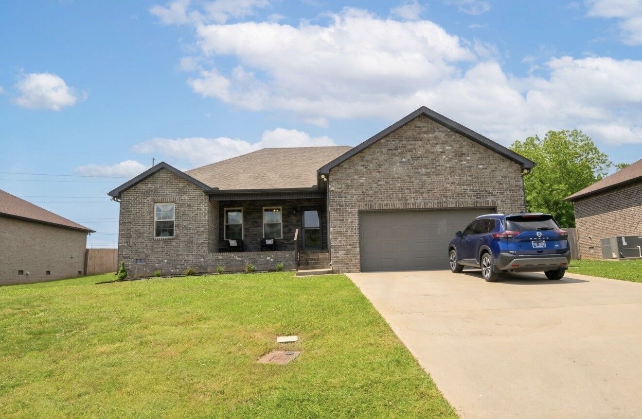 Property Photo: 108 Smithfield Dr TN 37160
