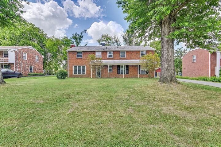 Property Photo: 655 Harding Pl TN 37211