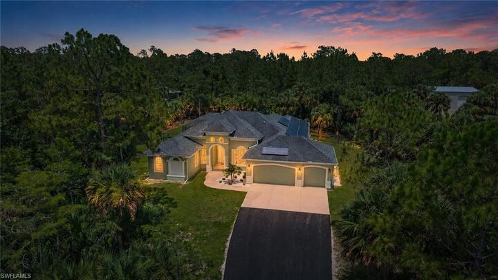 Property Photo: 410 17th St SW FL 34117