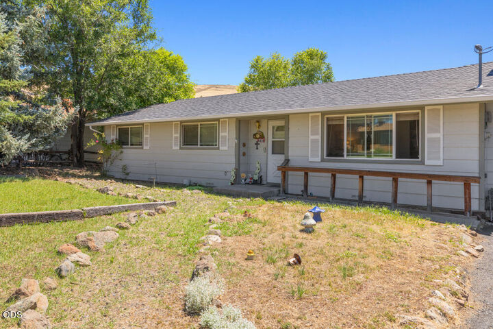 Property Photo:  6236 Cherry Way  OR 97603 