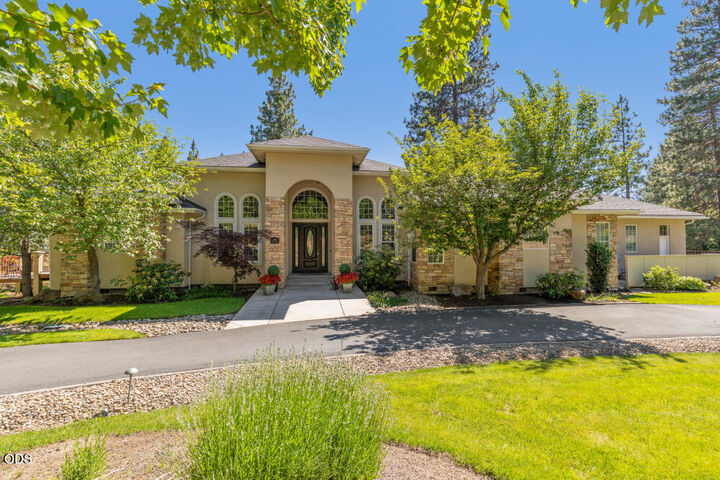 Property Photo: 11810 Merganser Road OR 97601