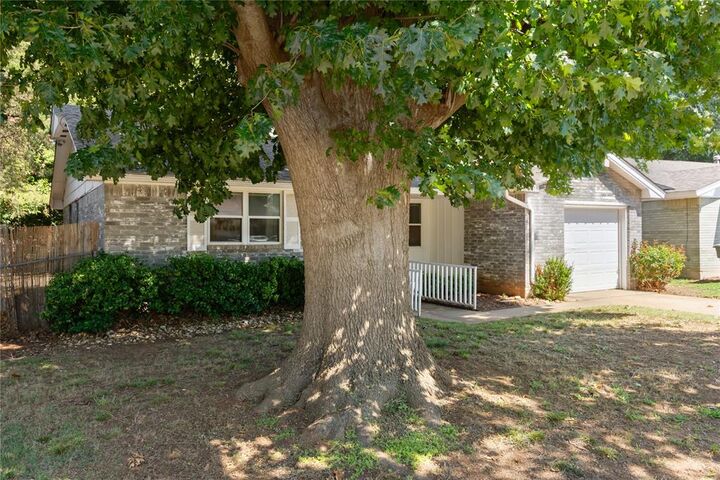 Property Photo:  505 Meadow Lake Drive  OK 73003 