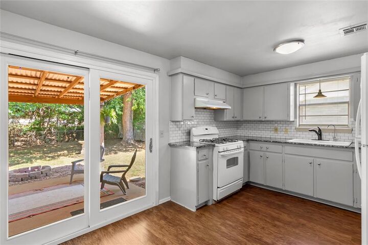 Property Photo:  505 Meadow Lake Drive  OK 73003 