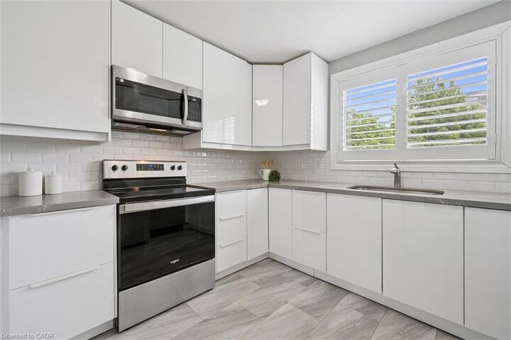 Property Photo:  60 Elmsdale Drive 25  ON N2E 2G4 