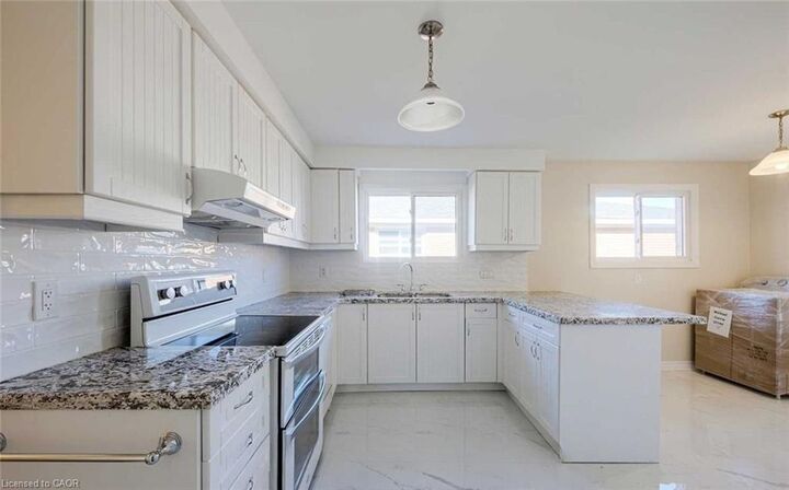 Property Photo: 2393 Whaley Drive Upper ON L5B 2B3