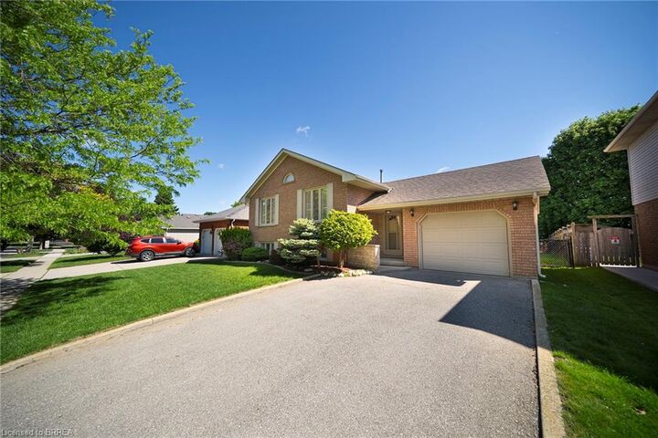 Property Photo:  23 Trillium Way  ON N3R 7T7 