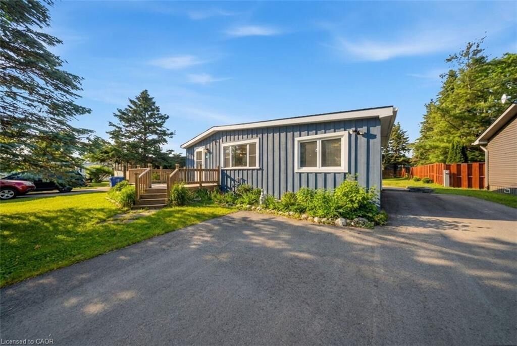 Property Photo: 105 Meadows Drive ON N4N 3B8