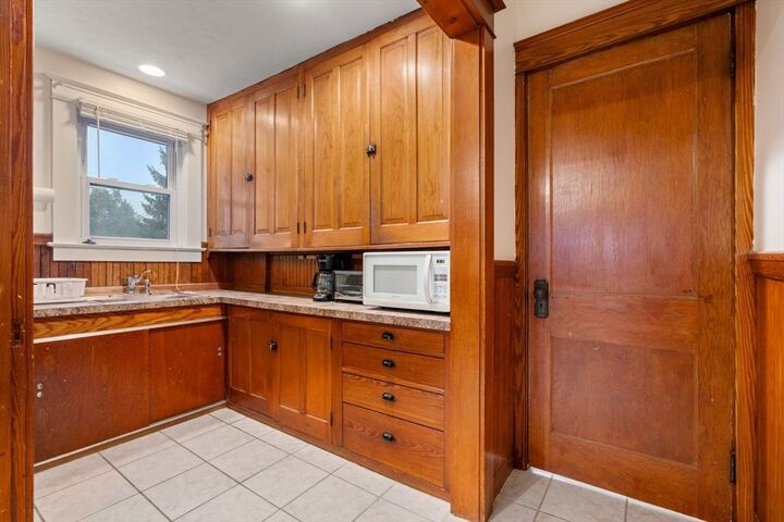 Property Photo:  2 Calumet Ave 2  MA 01606 