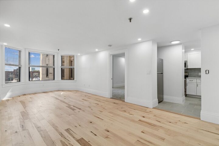 Property Photo:  390 Commonweath Avenue 603  MA 02215 