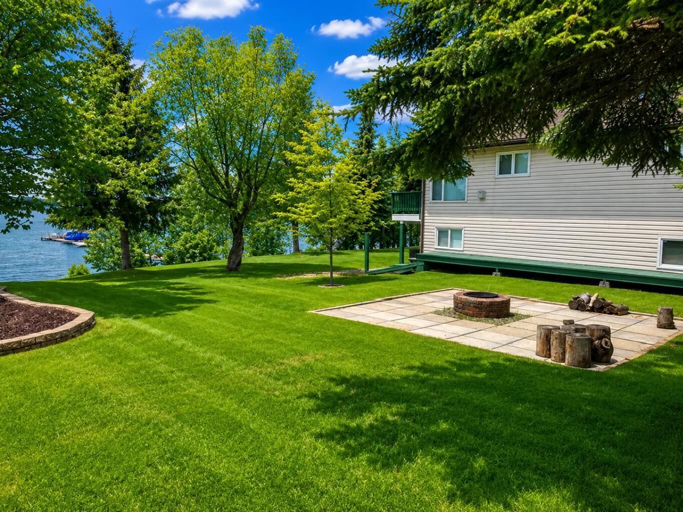 Property Photo: 1411 Juniper Road AB T0C 0J0